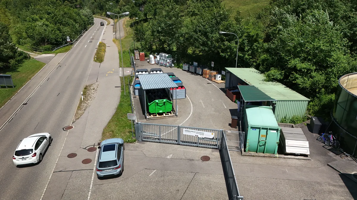 Situation und Bauprojekt der Wertstoffsammelstelle 
in Weisslingen.